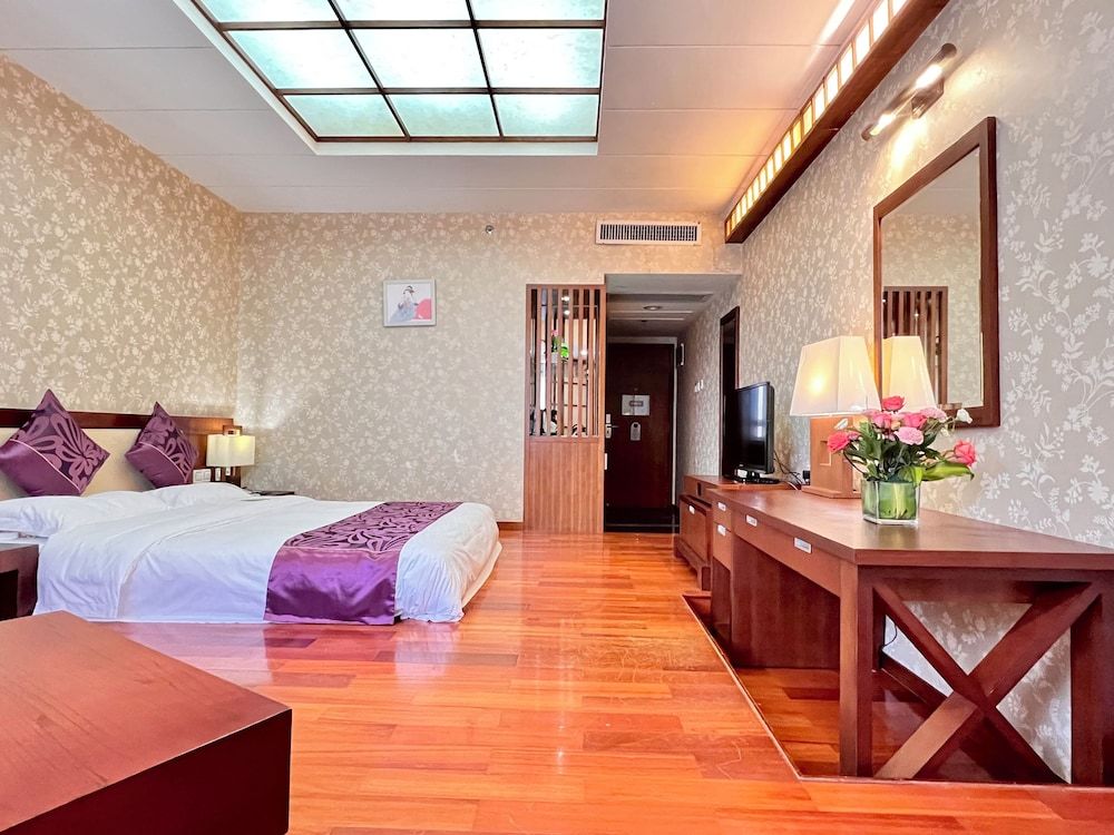 Century Plaza Hotel Business Deluxe Room, 1 Double Bed 6