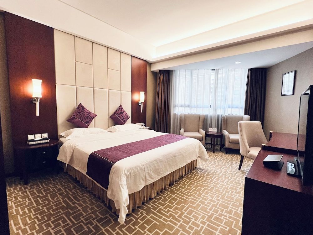 Century Plaza Hotel Executive Room 5