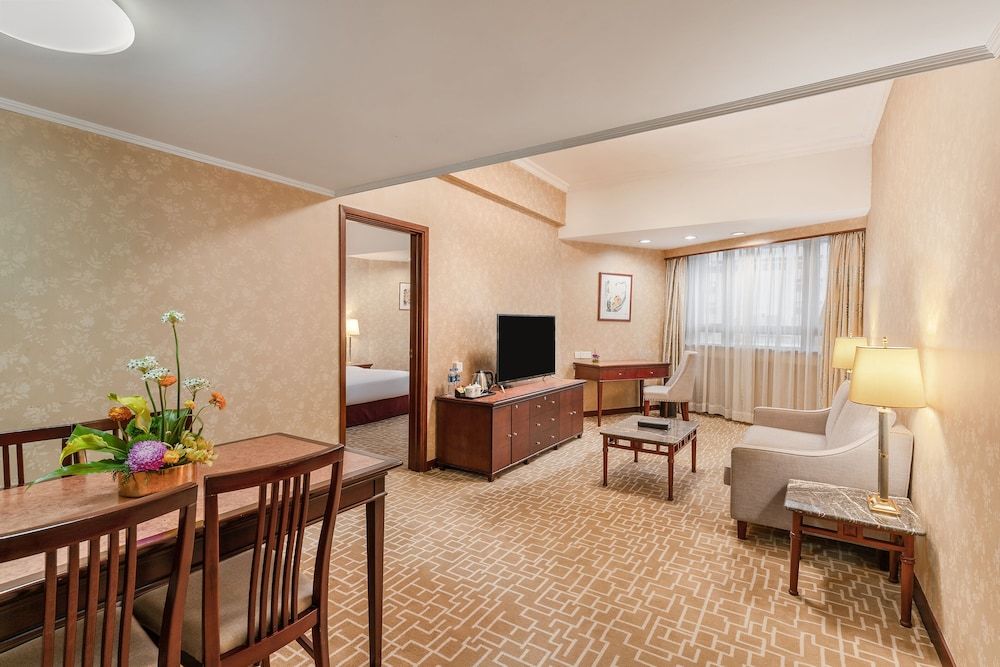 Century Plaza Hotel Deluxe Suite 7