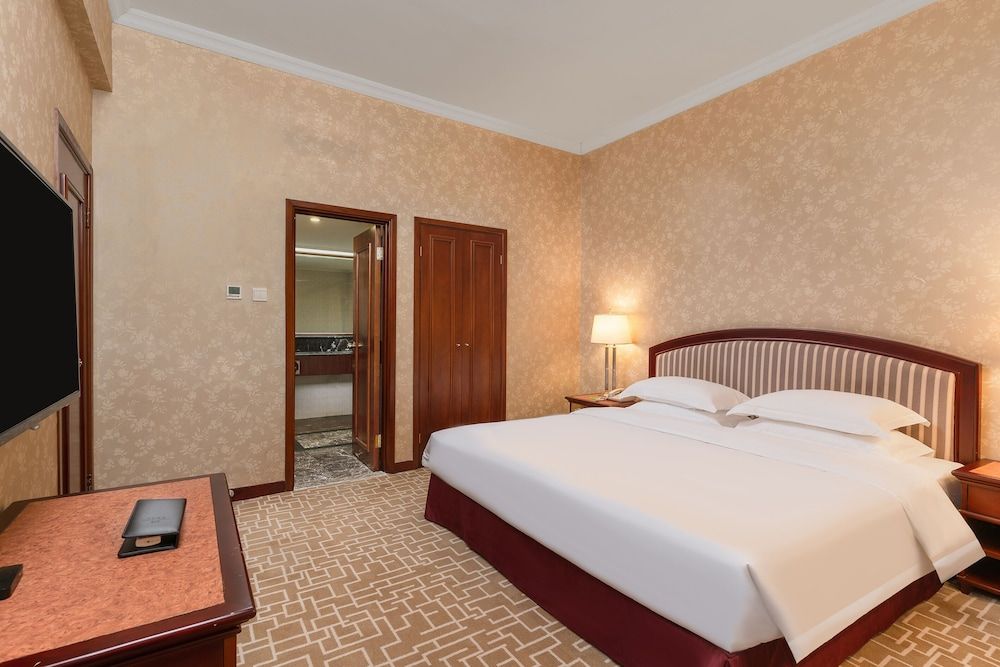Century Plaza Hotel Deluxe Suite 2