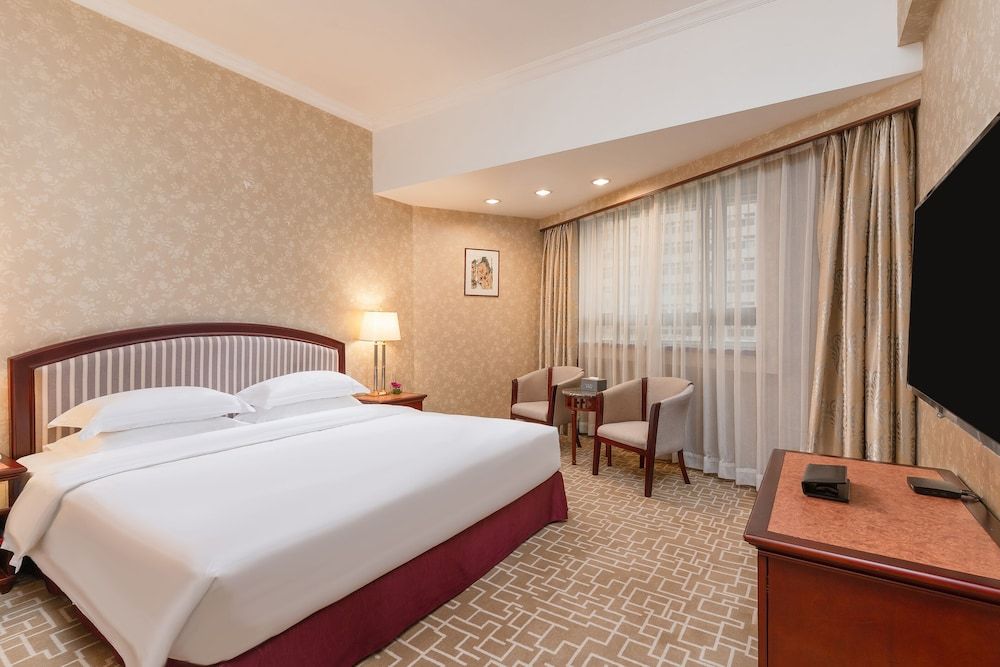 Century Plaza Hotel Deluxe Suite