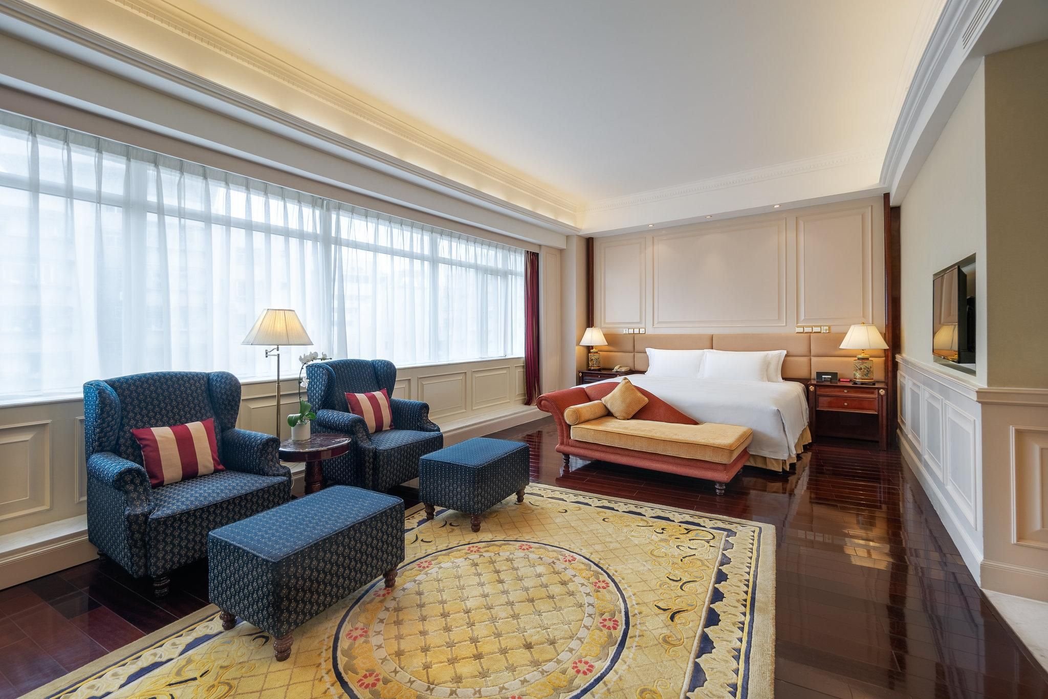 1 King Junior Suite High Floor Lounge Access
