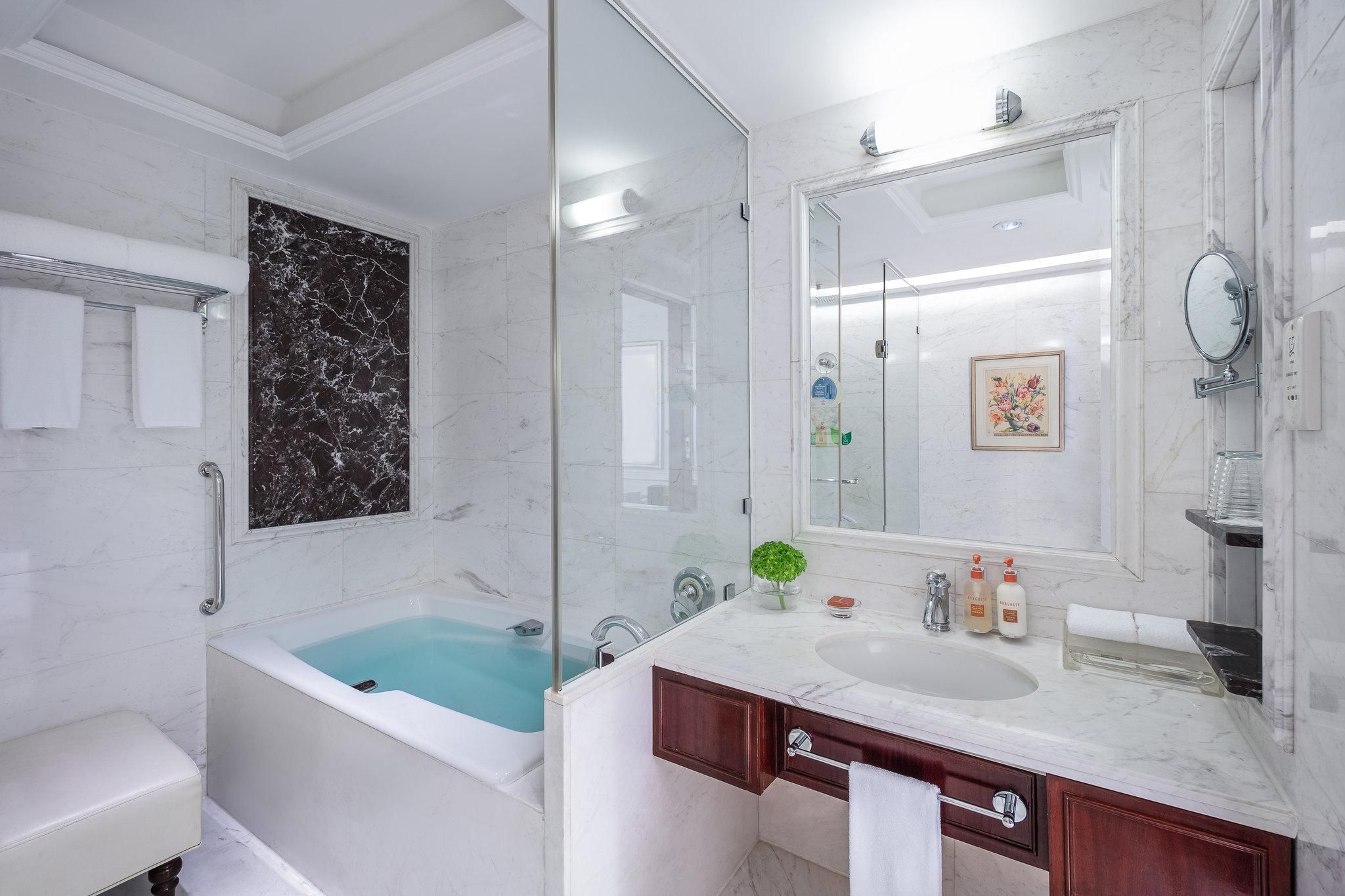 1 King Junior Suite High Floor
