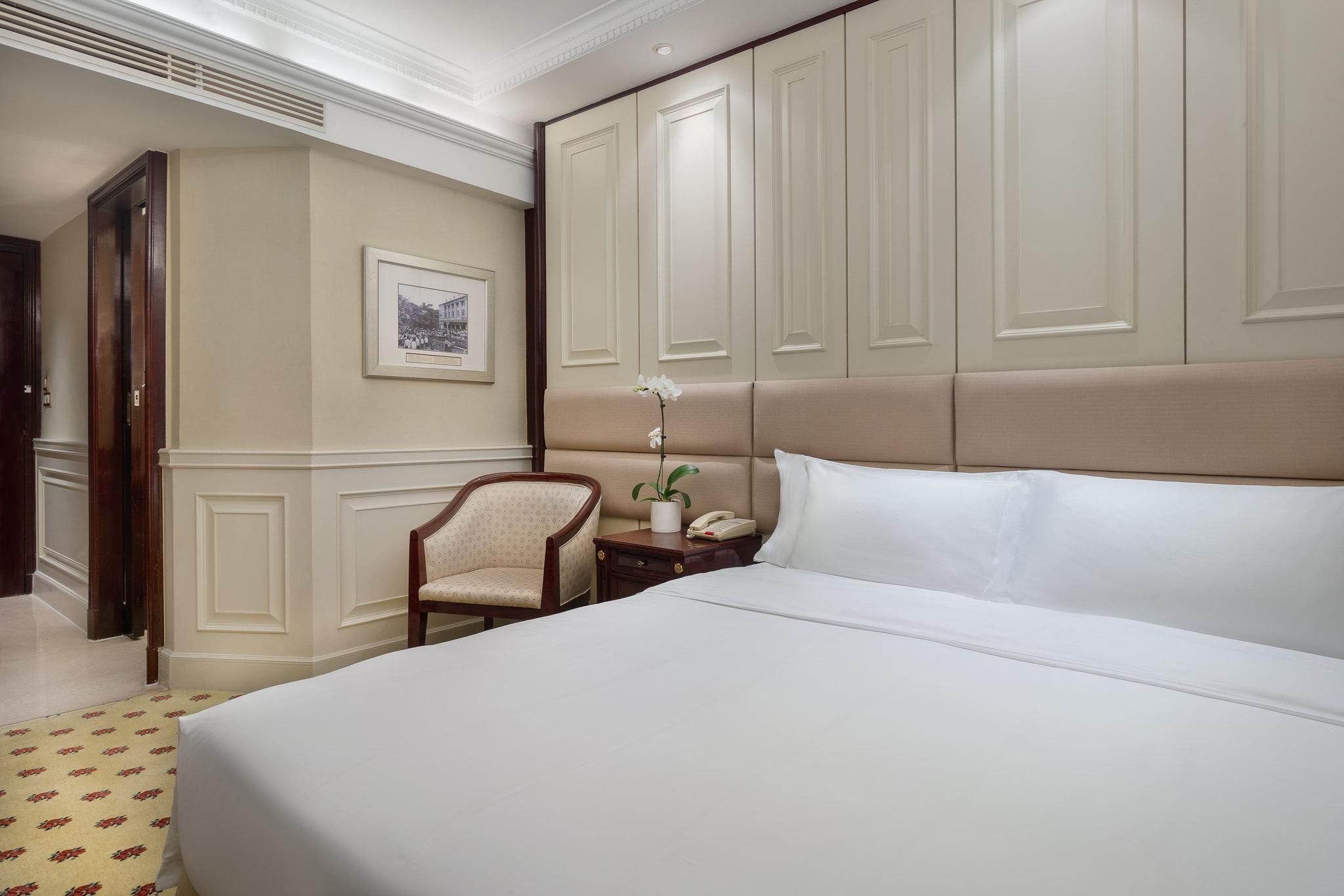 1 King Standard High Floor