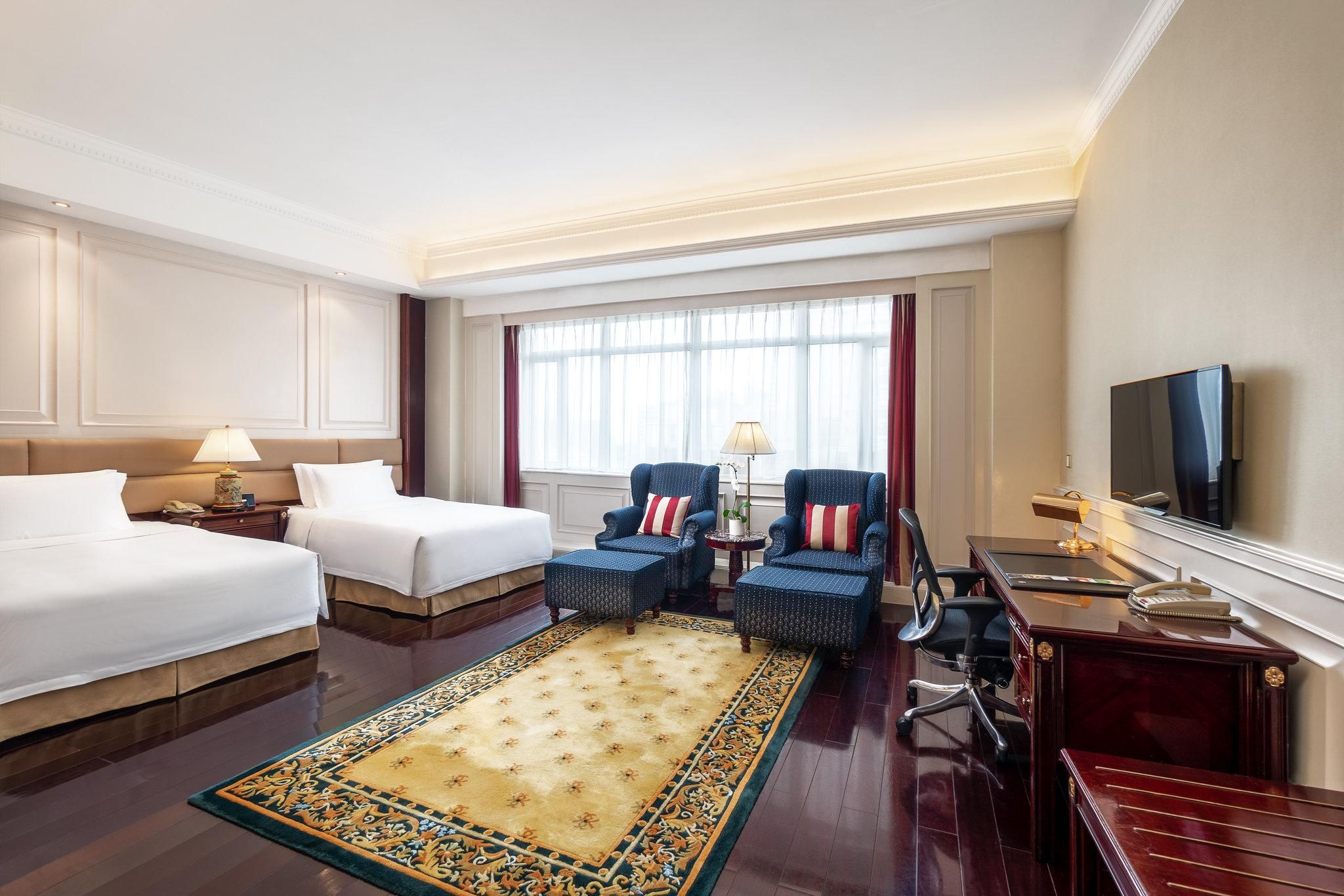 2 Twin Junior Suite Lounge Access