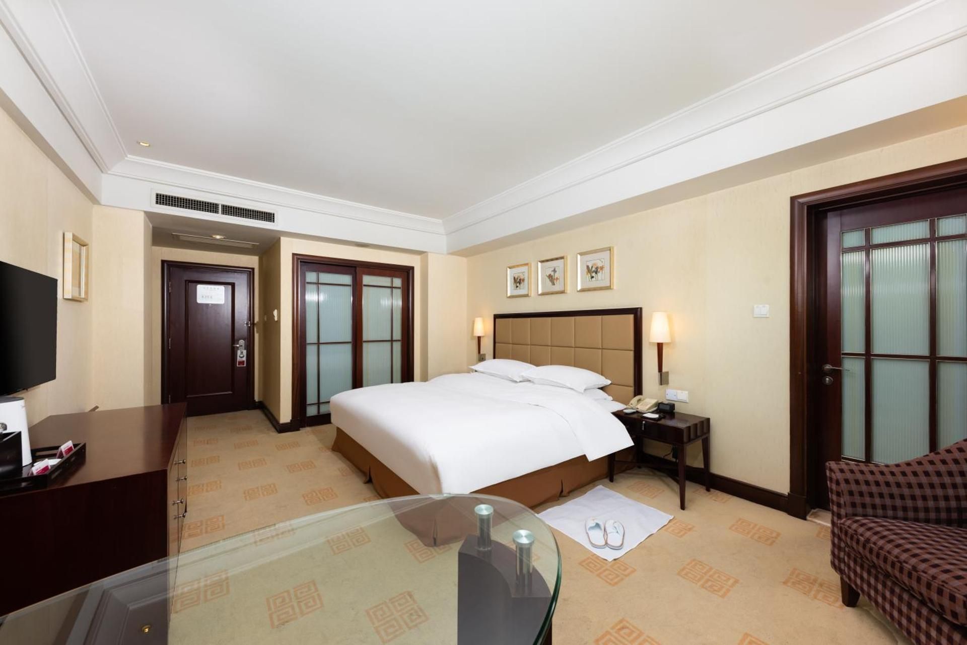 1 King Bed Executive Room