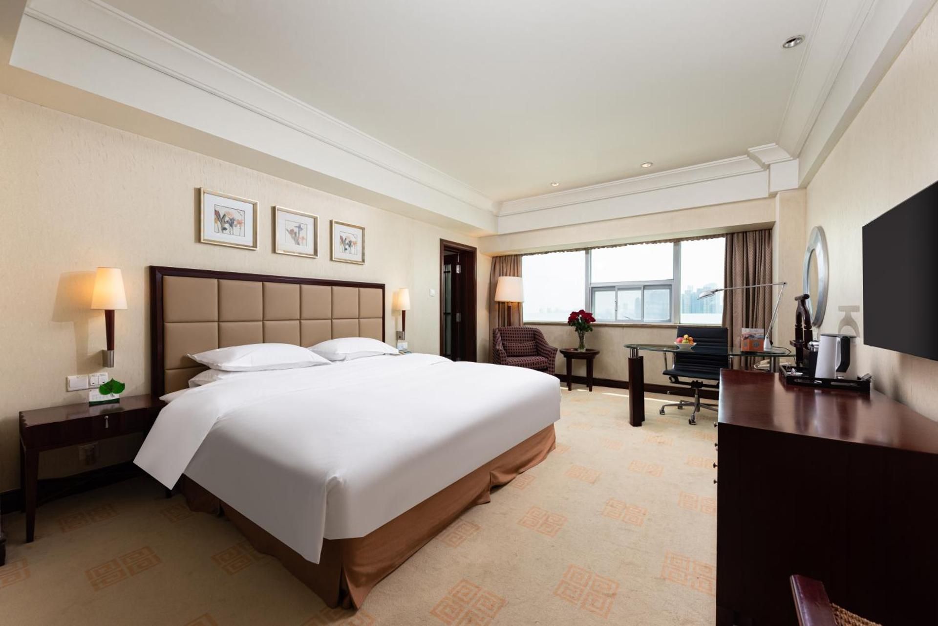 1 King Bed Executive Room
