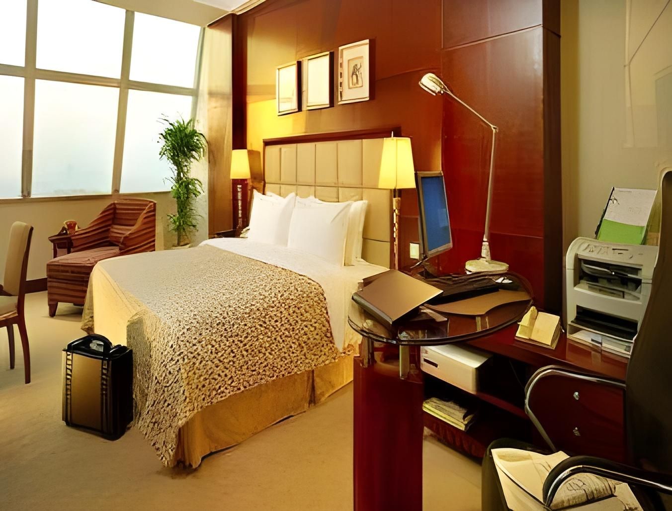 1 King Bed Executive Deluxe Suite