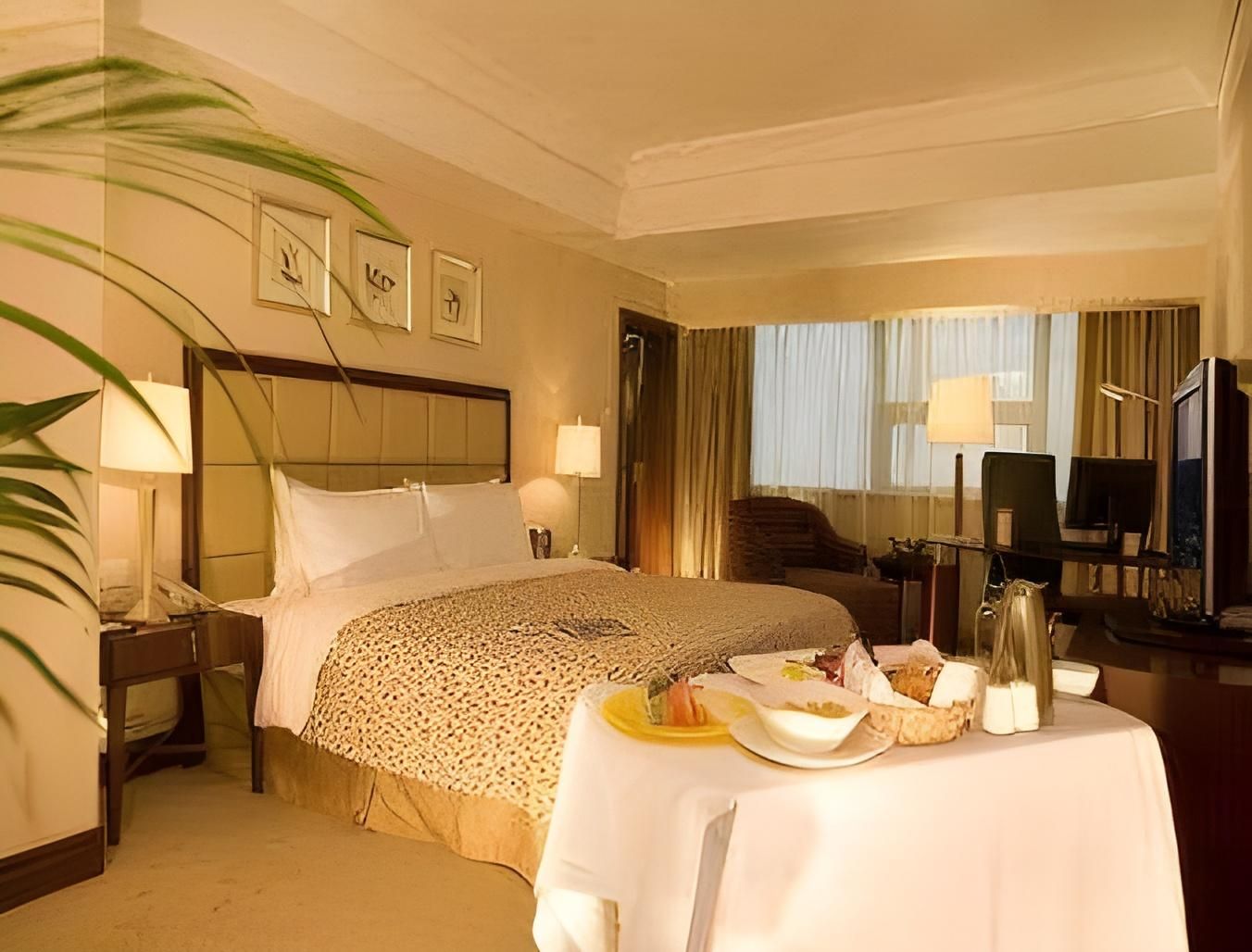 1 King Bed Executive Deluxe Suite