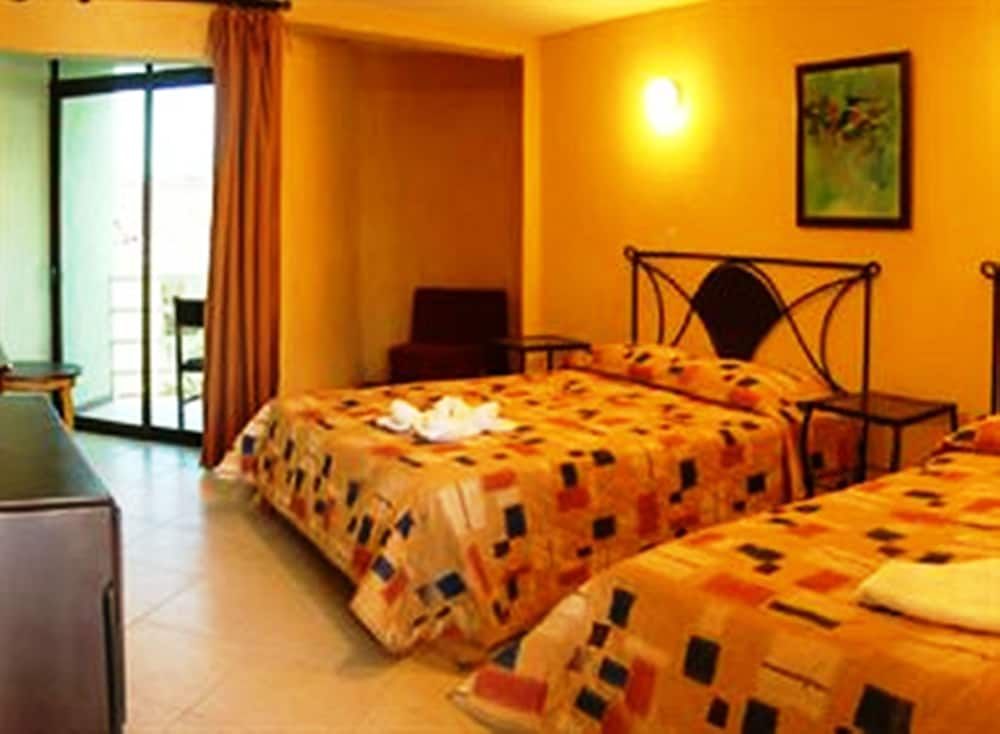 Balcon del Mar Beach Front Hotel Superior Quadruple Room 2