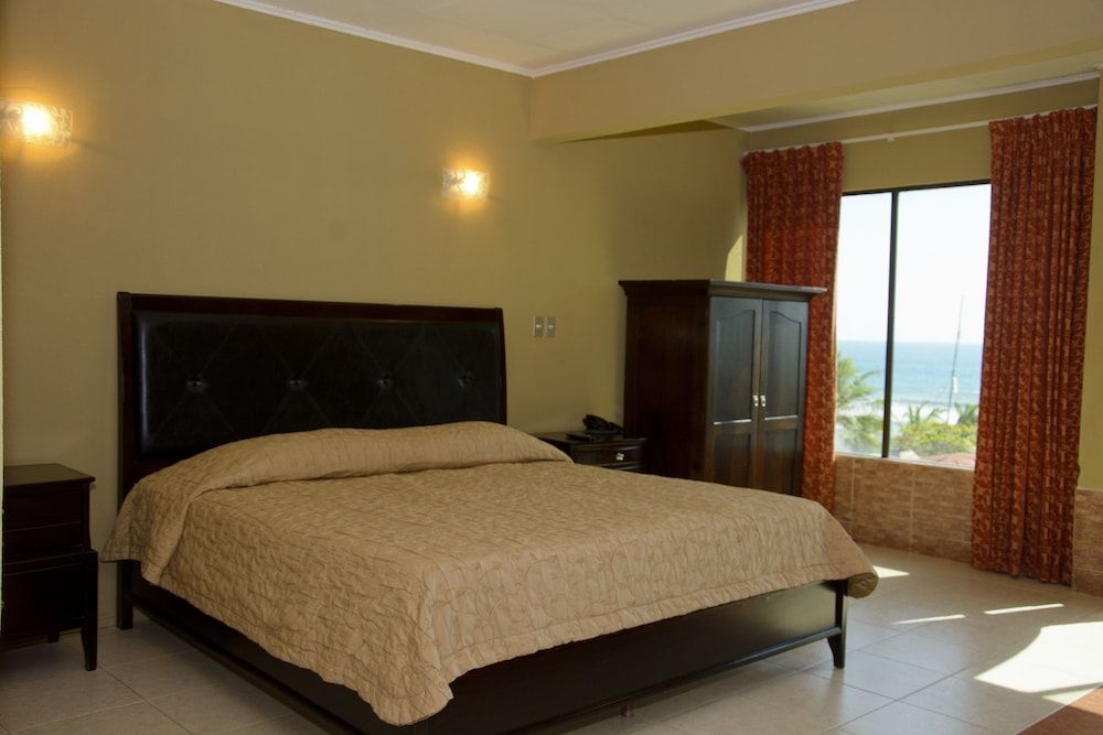 Balcon del Mar Beach Front Hotel Superior Quadruple Room 10