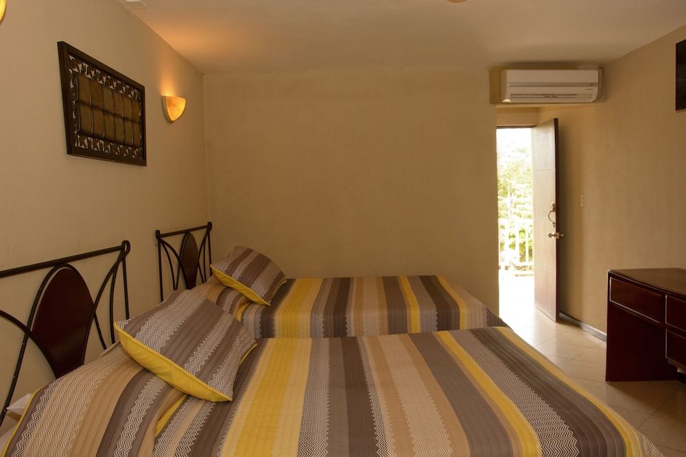 Balcon del Mar Beach Front Hotel Superior Quadruple Room 5