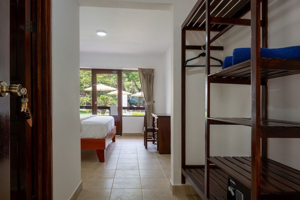 Standard Room Plus 1 Queen Bed+1Twin Bed