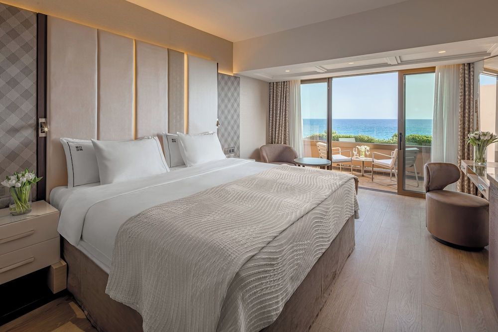 Four Seasons Hotel Superior Room, Sea View