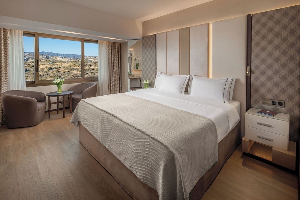 Four Seasons Hotel Superior Inland View room 2