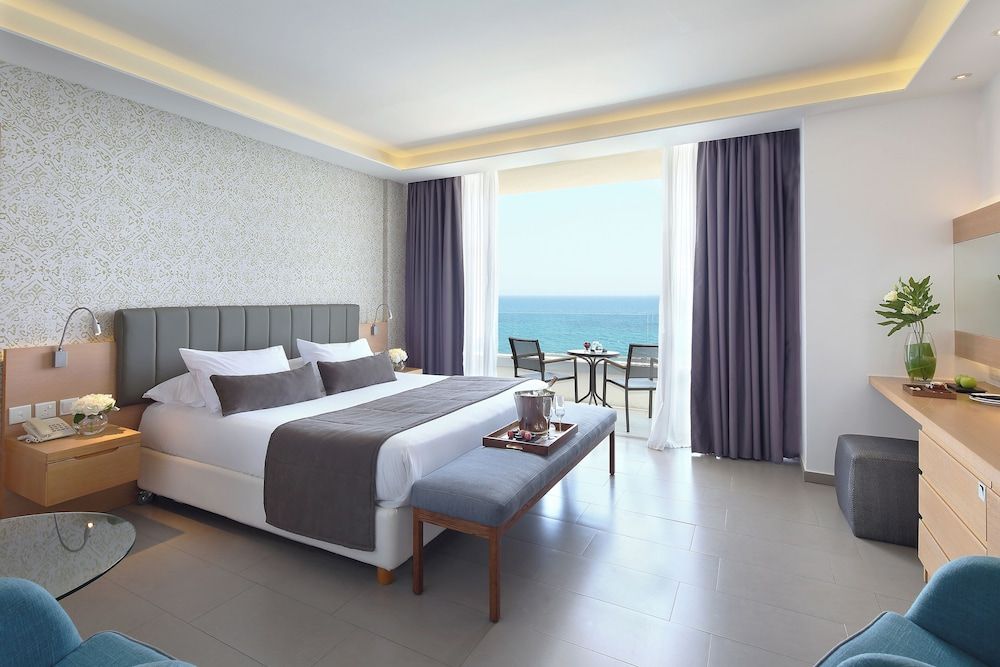Royal Apollonia by Louis Hotels Executive Suite 2