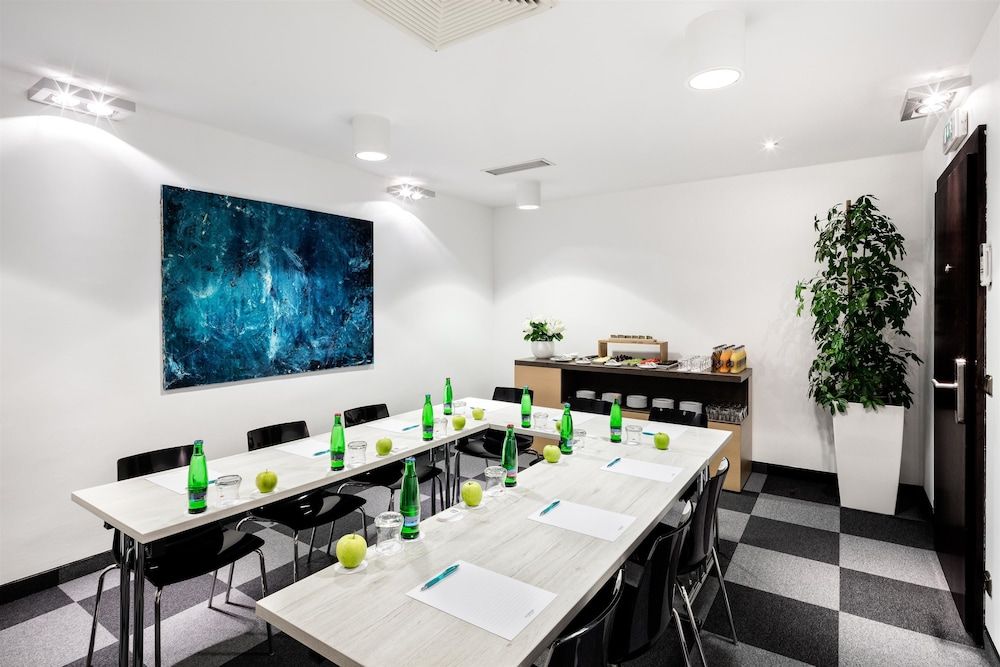 undefined Occidental Praha 8