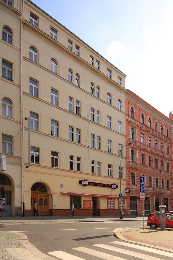 undefined Hotel Claris 7