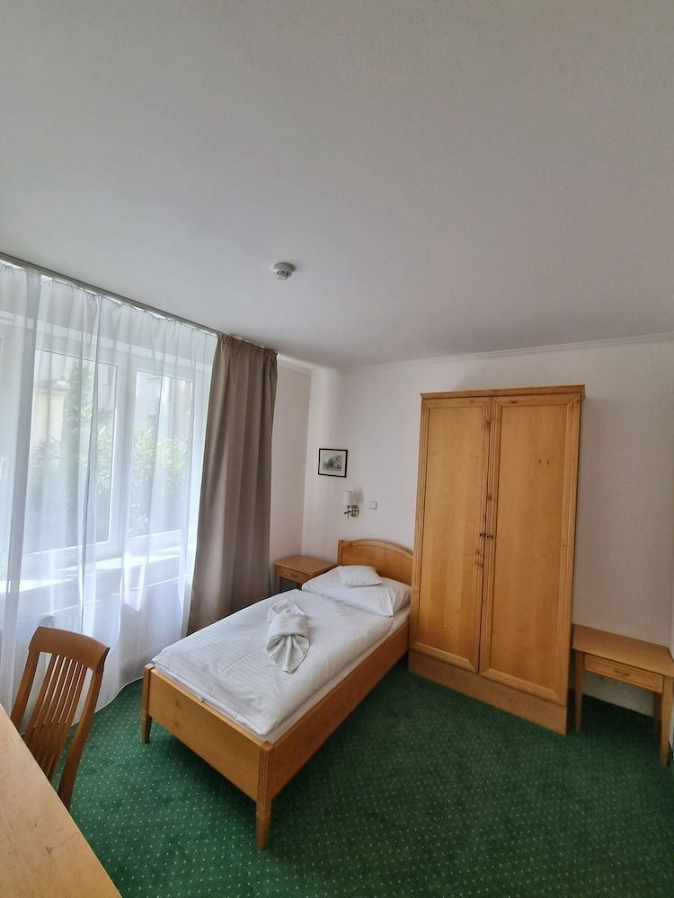 undefined Hotel Claris 3