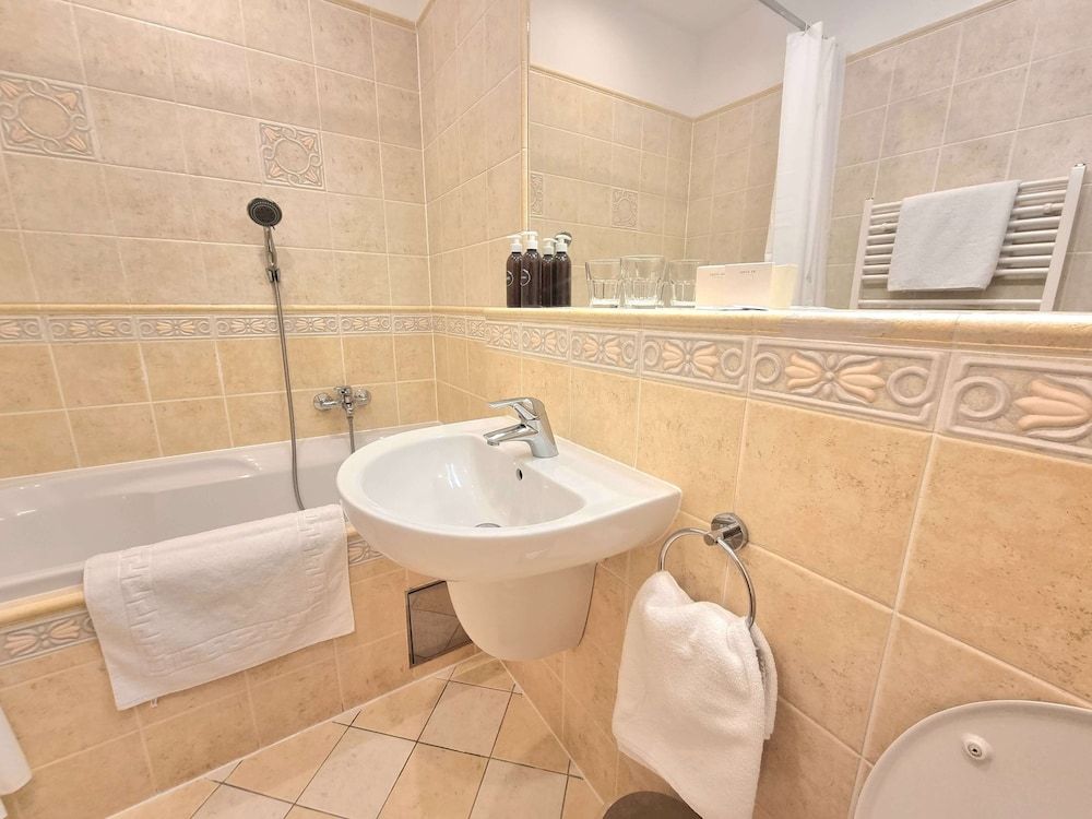 Hotel Claris Double or Twin Room (in hotel Claris) 6