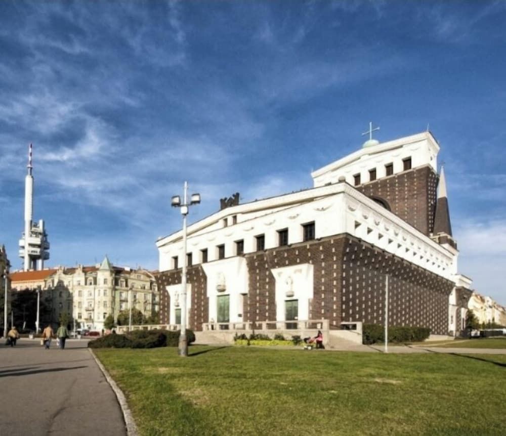 undefined Hotel Claris 9