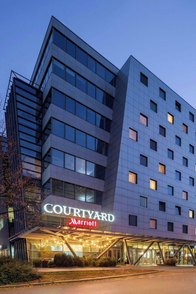undefined Courtyard by Marriott Prague City 8