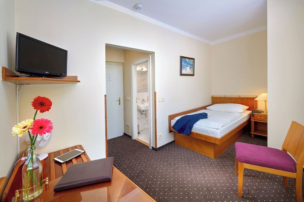 undefined Hotel Melantrich 8