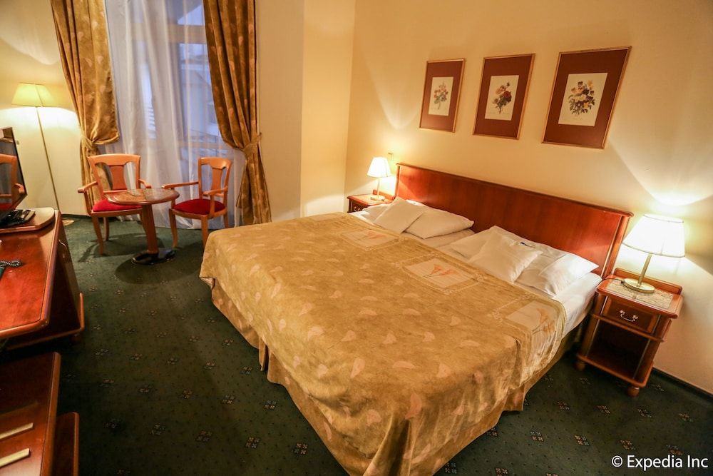 EA Hotel Rokoko Standard Double Room 3