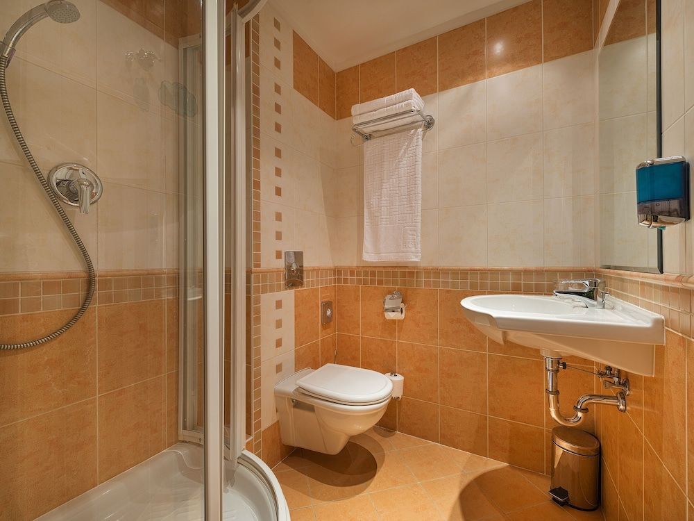 EA Hotel Rokoko Standard Double Room 11