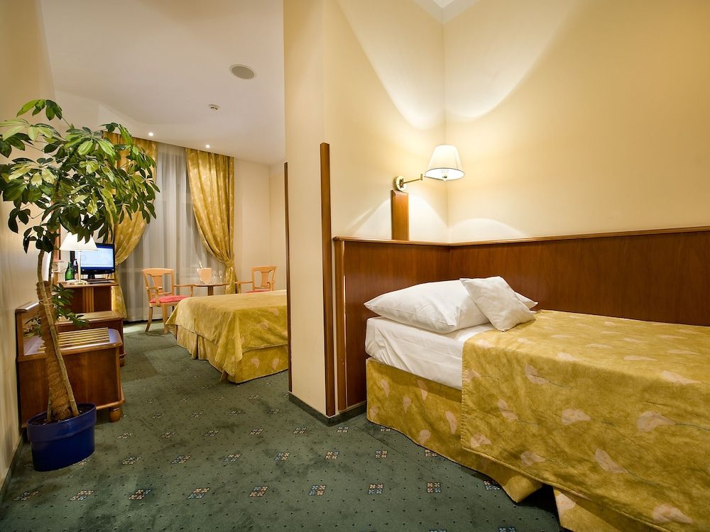 undefined EA Hotel Rokoko 4