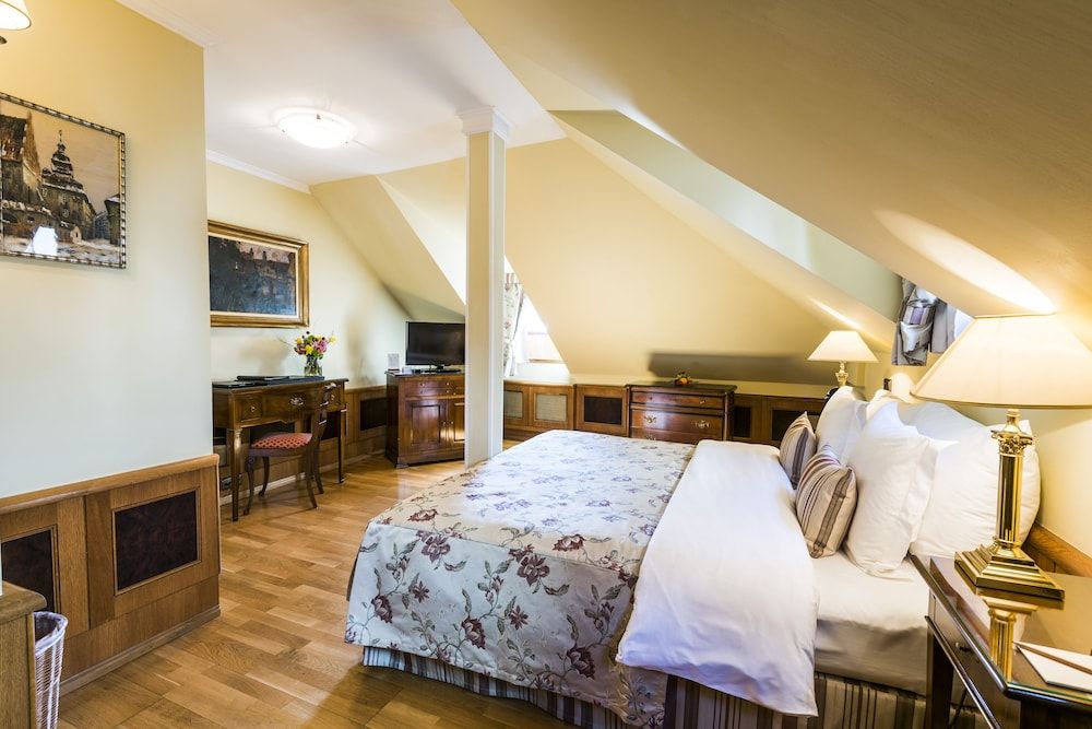 Golden Well Hotel Superior Double or Twin Room 2