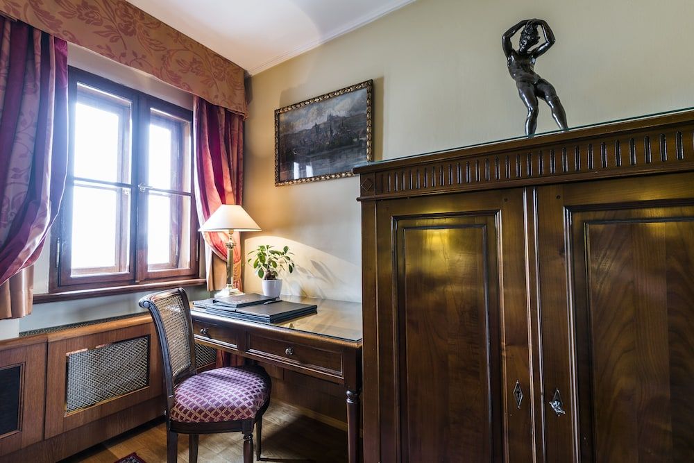 Golden Well Hotel Superior Double or Twin Room 16