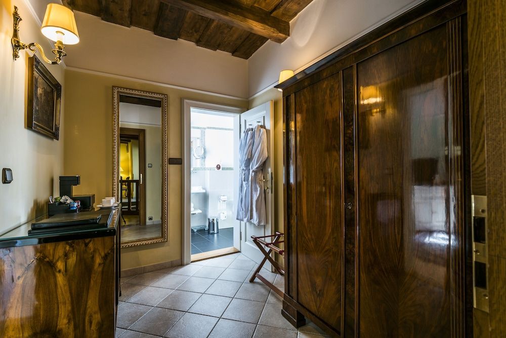 Golden Well Hotel Superior Double or Twin Room 15