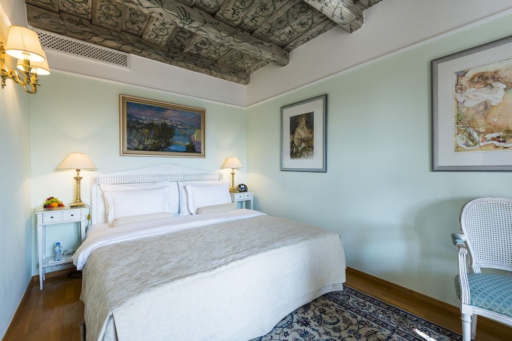 Golden Well Hotel Superior Double or Twin Room