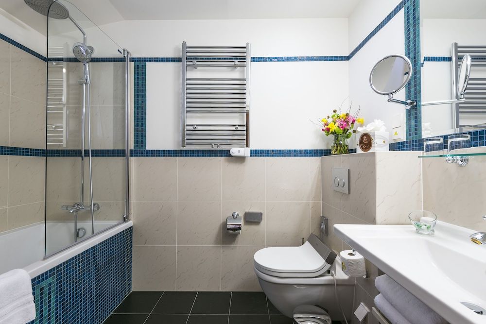 Golden Well Hotel Superior Double or Twin Room 13