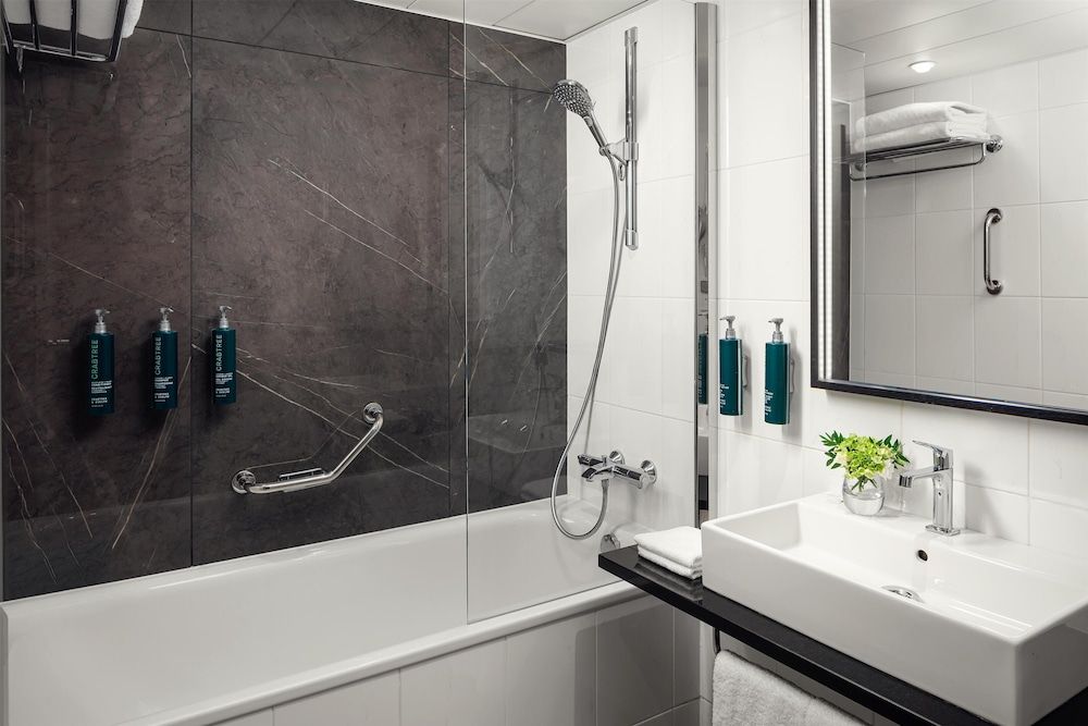 Hilton Prague Atrium Room, 2 Twin Beds 3