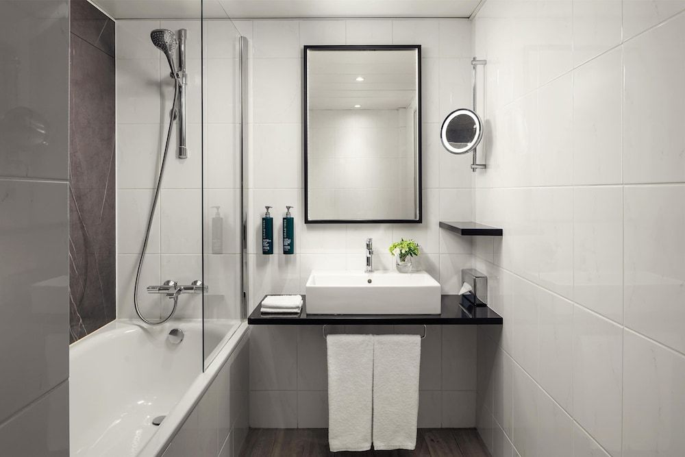 Hilton Prague Atrium Room, 2 Twin Beds 4