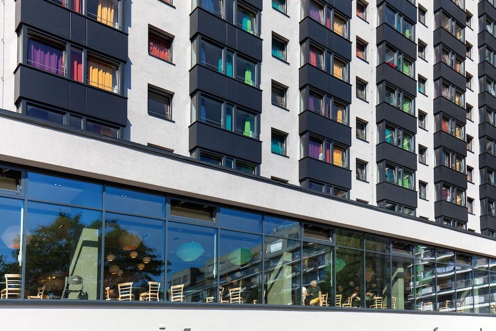 undefined a&o Prague Rhea 8