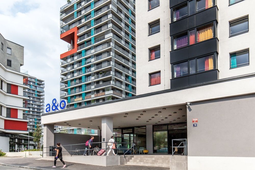 undefined a&o Prague Rhea 6