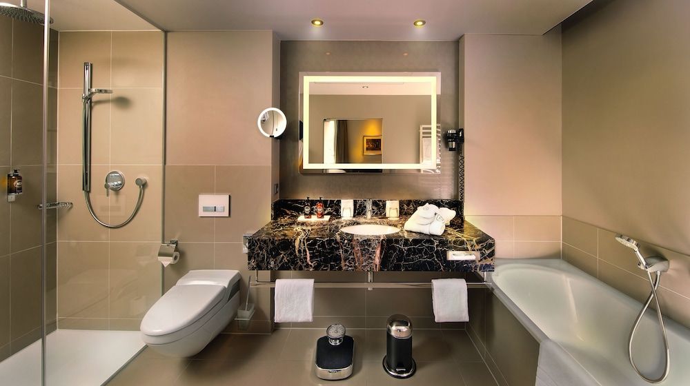 Hotel Maximilian's Executive Room, Multiple Beds 2