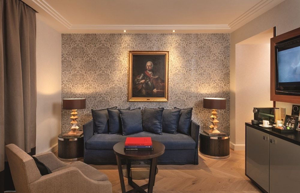 Hotel Maximilian's Executive Suite 5