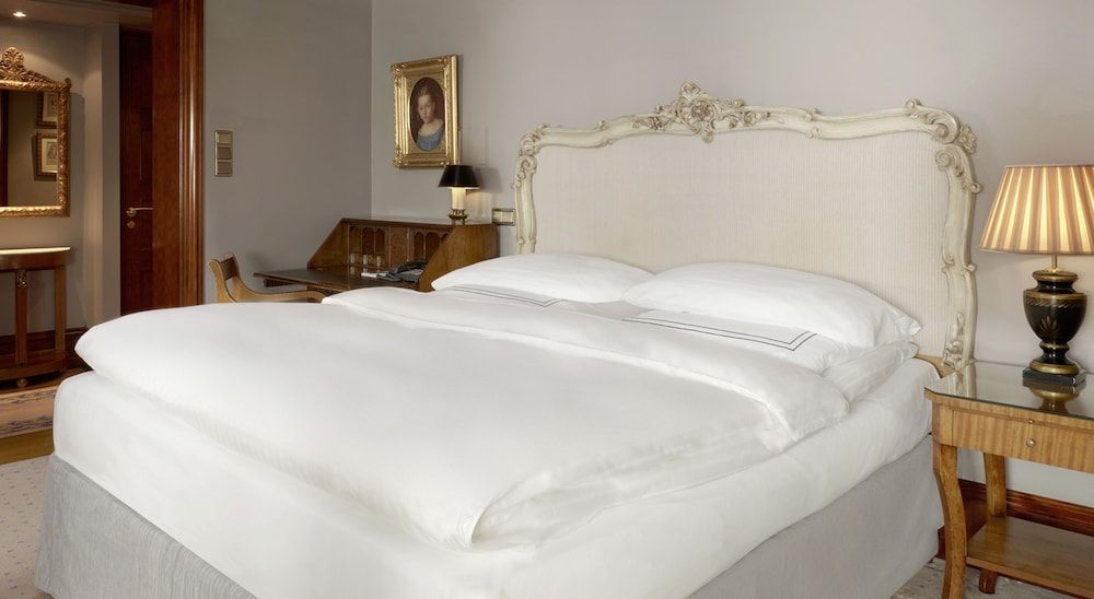Schlosshotel Berlin Deluxe Room, 1 King Bed 4