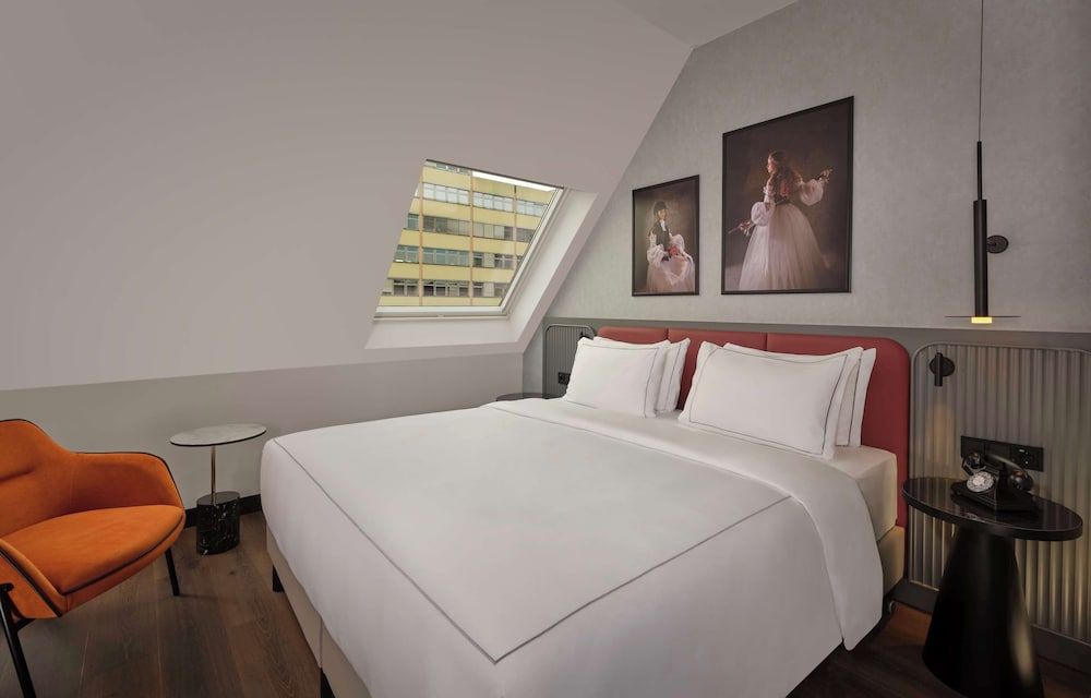 Radisson RED Berlin Kudamm Standard Room 13