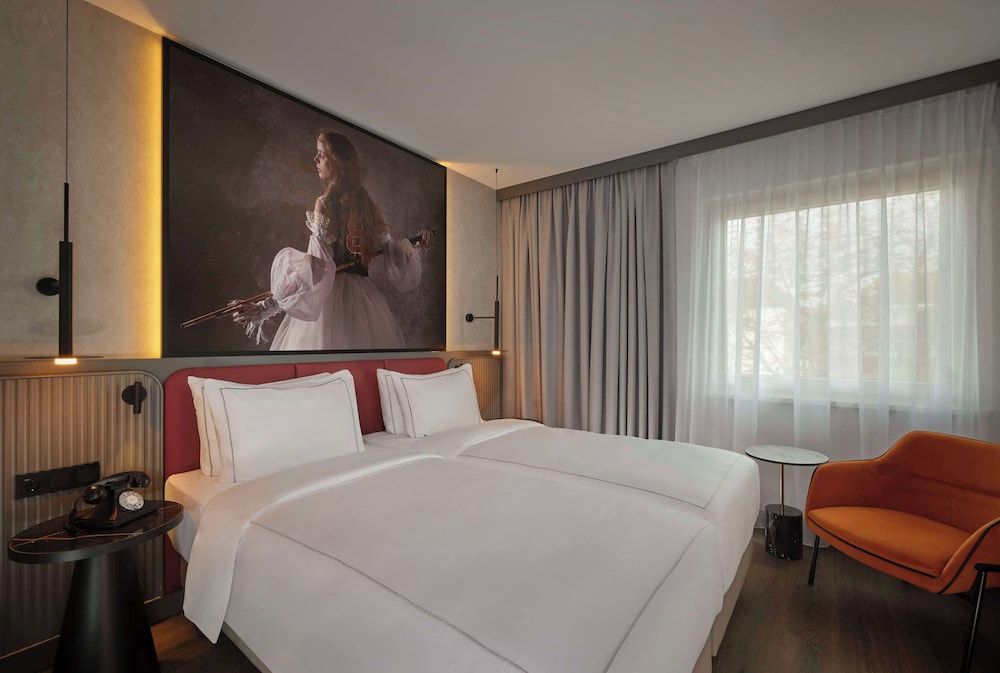 Radisson RED Berlin Kudamm Standard Room 8