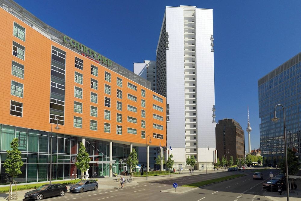 undefined Courtyard by Marriott Berlin City Center 3