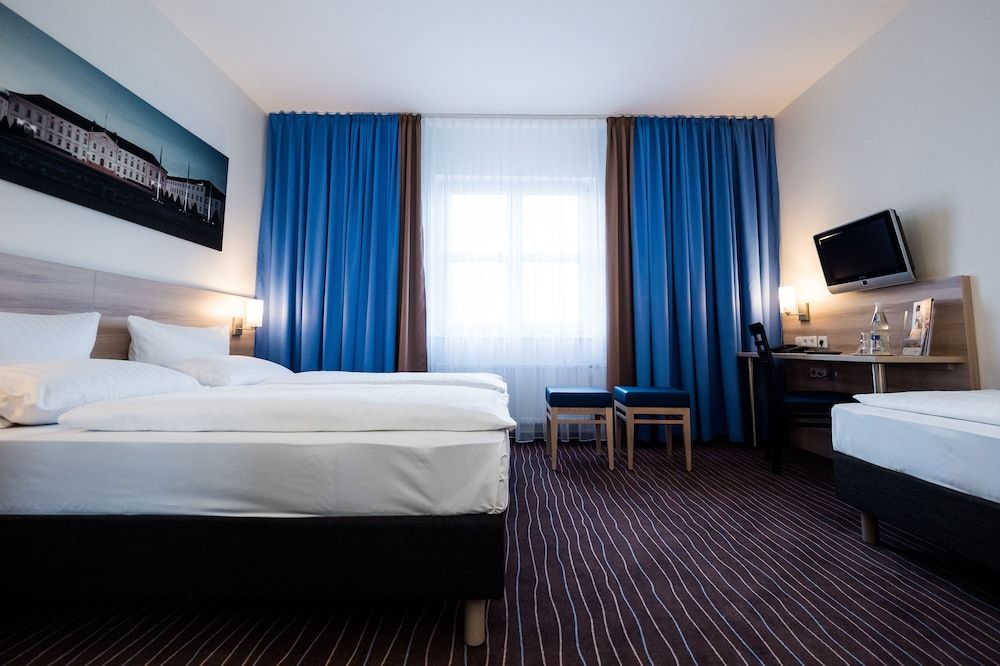 PLAZA INN Berlin Charlottenburg Comfort Triple Room 2