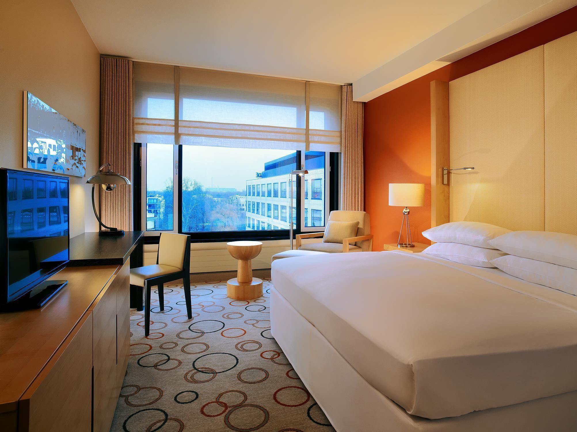 Deluxe Room, Guest room, 1 King, High floor