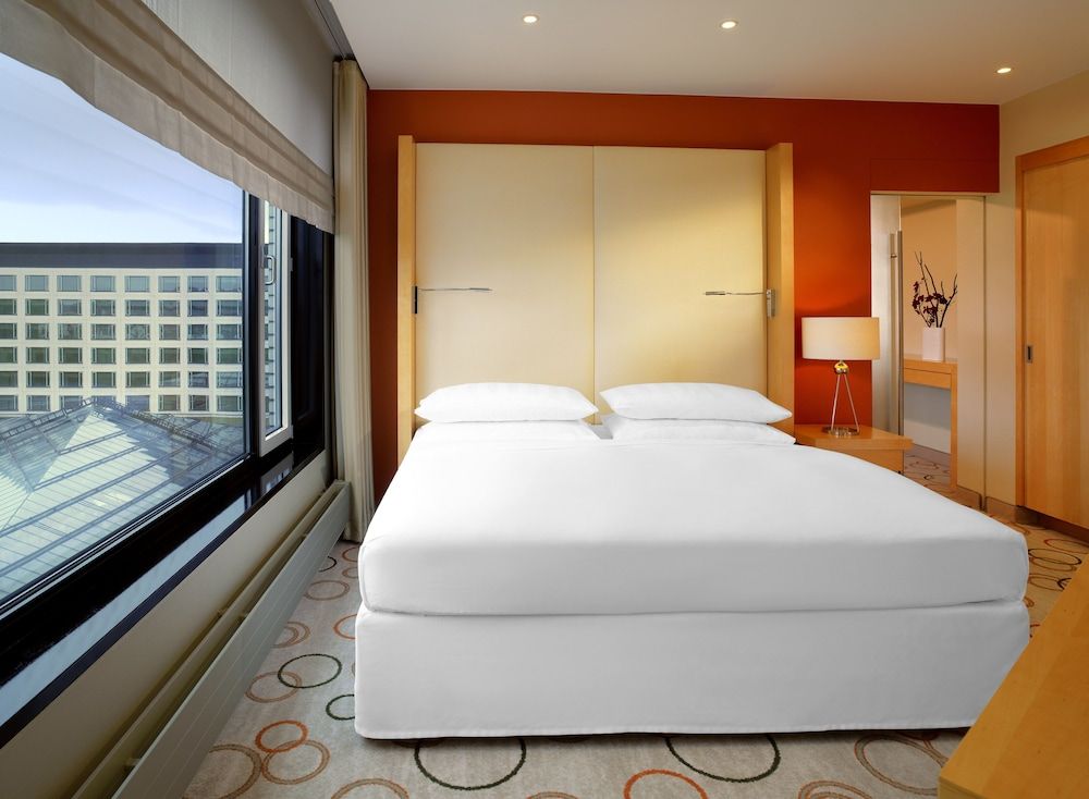 undefined Sheraton Berlin Grand Hotel Esplanade 10