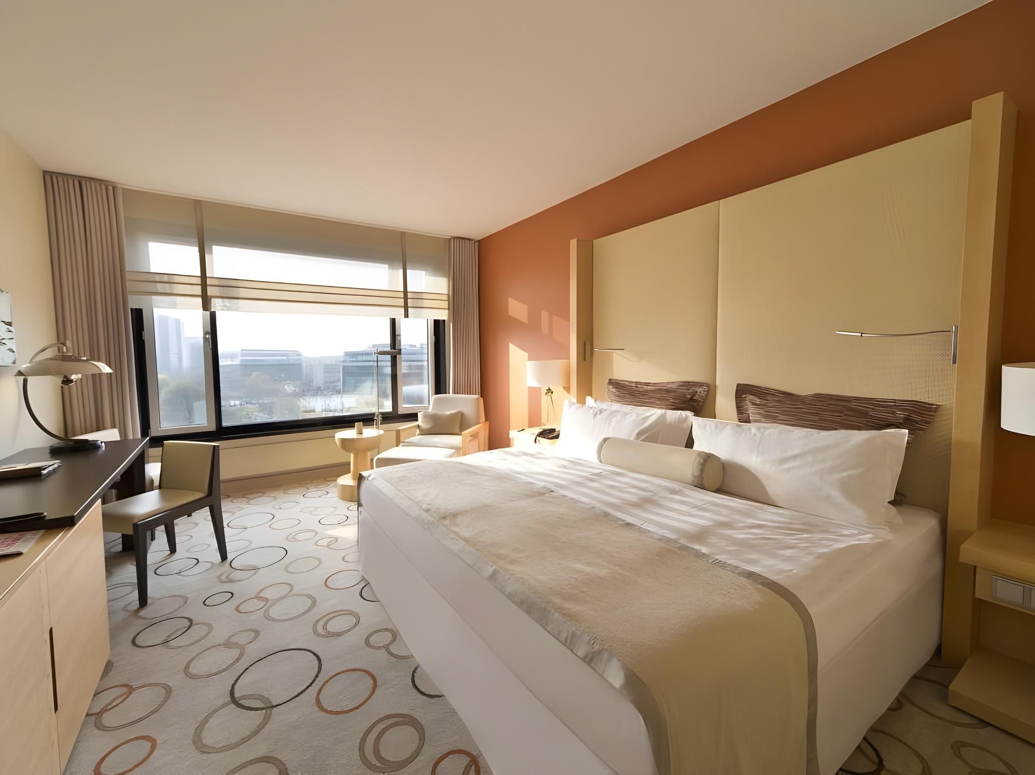 Deluxe Room, Guest room, 1 King, High floor