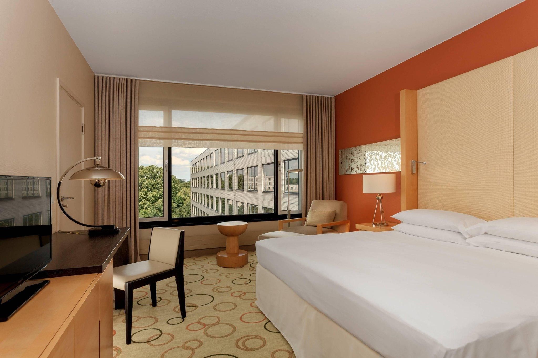 Club Room, Club lounge access, Guest room, 1 King, High floor